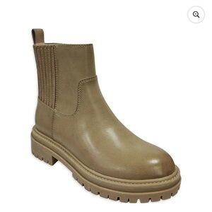 Tan Ankle Chelsea Boots Women’s size 9